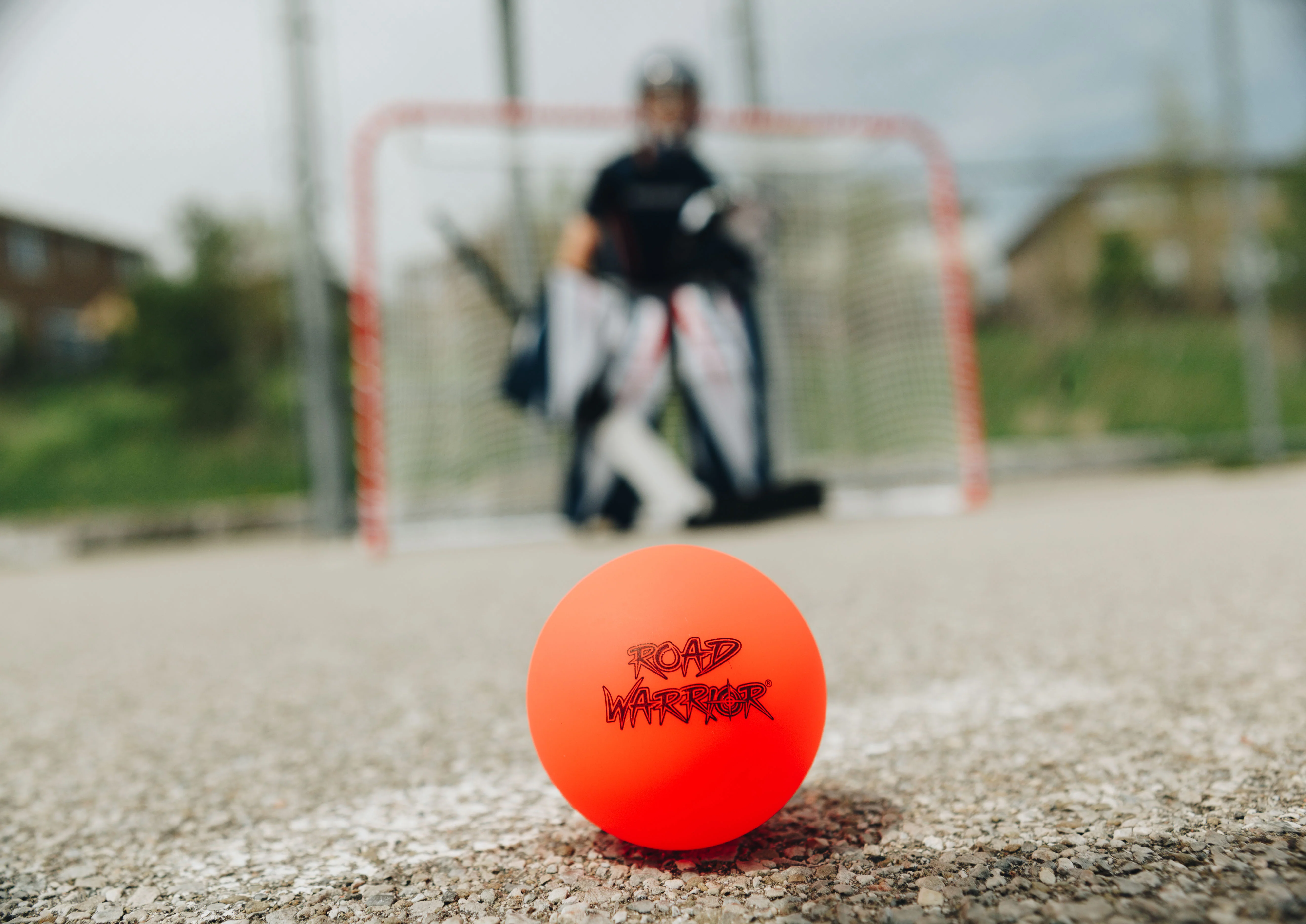 15 Pack Bucket of Street Hockey Balls (Orange) - Image 4